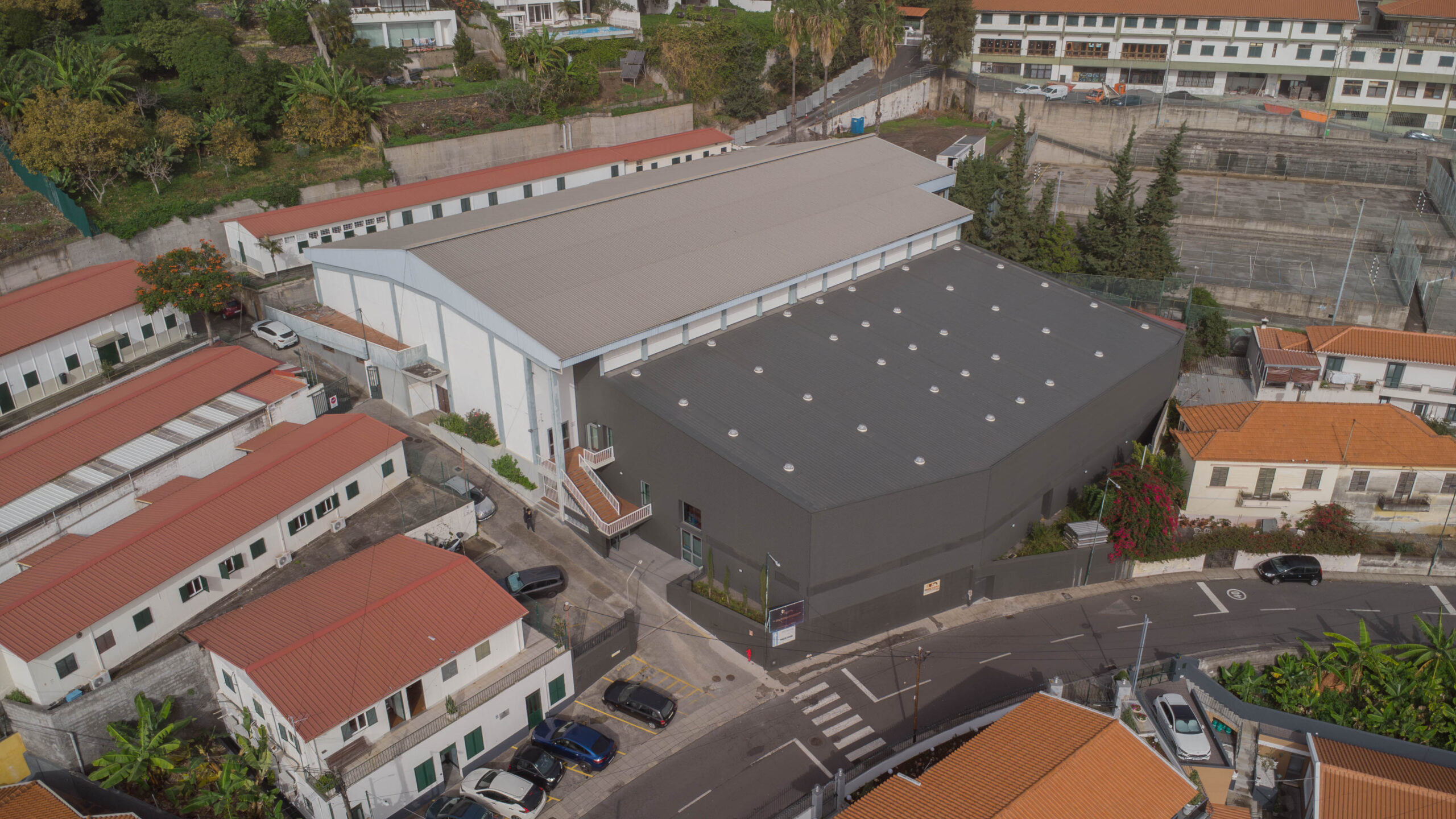 Adaptação de piscina em pavilhão da escola básica e secundária Dr. Ângelo Augusto da Silva